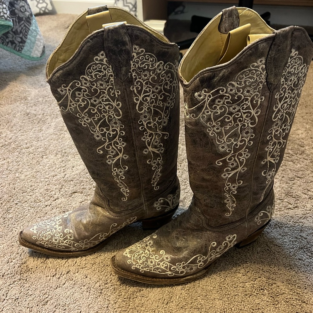 Women’s size 10 Corral boots